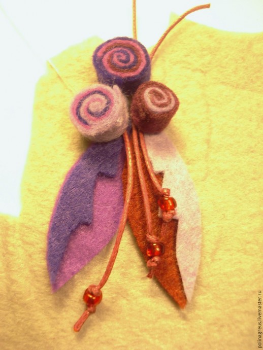 Ассимметричные серьги из фетра