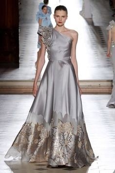 Изумительные вечерние платья: идеи для вдохновенного творчества