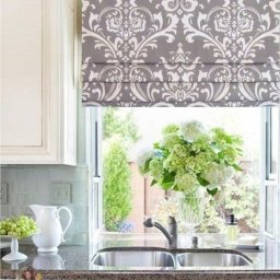 Украшаем окна римскими шторками