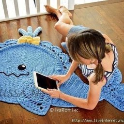 ​Вязаный коврик "Голубой кит"