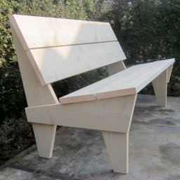 Дачная деревянная скамейка