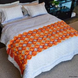 Декоративная накидка для кровати крючком