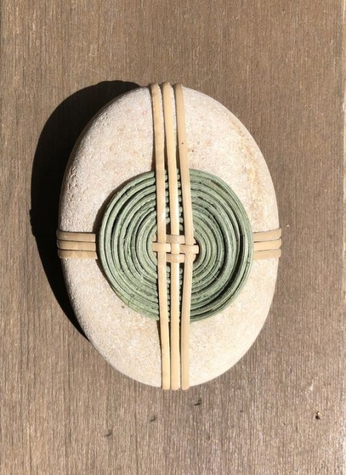 Камни с декоративной оплёткой Камни с декоративной оплёткой