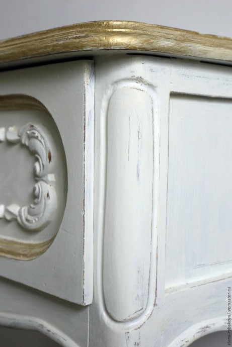 Превращаем обычный столик в антикварный