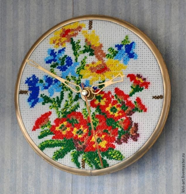 Часы со старинной вышивкой