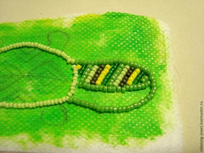 Утконос в этническом стиле