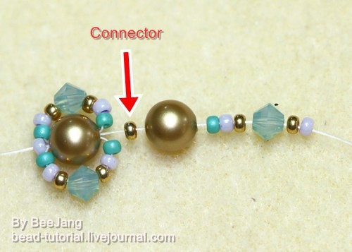 ​Браслет с крупными золотыми бусинами