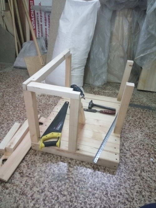 Домик для кота из обрезков пиломатериалов