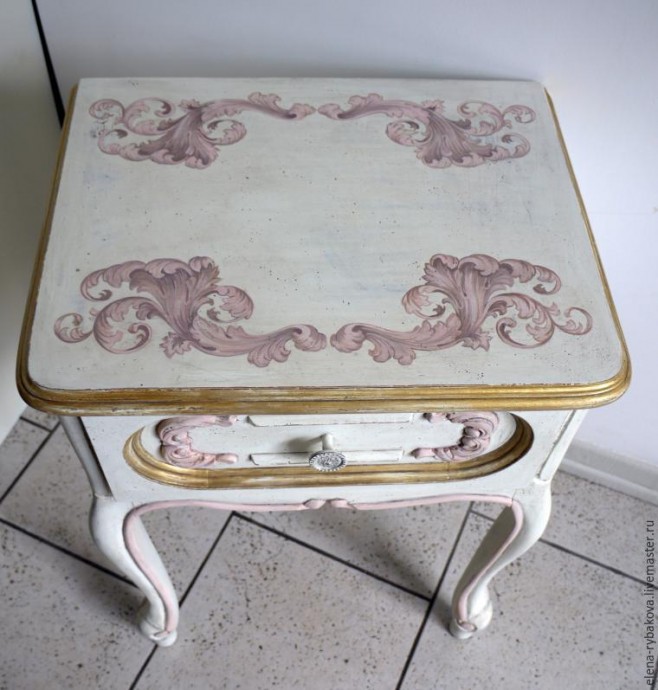 Превращаем обычный столик в антикварный