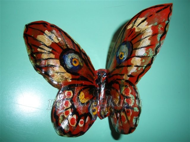 Интерьерная бабочка из пластиковой бутылки Интерьерная бабочка из пластиковой бутылки
