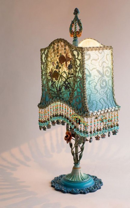 ​Оригинальный декор абажуров бисером и вышивкой