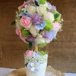 ​Топиарий из роз и шариков сизаля