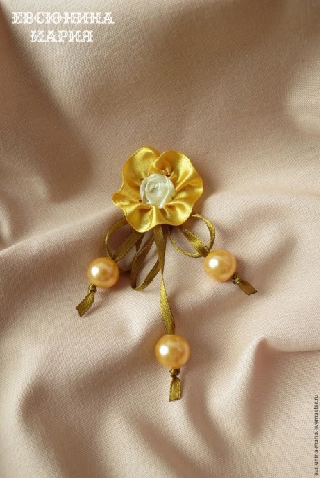 Брошь "Роза с ягодками"