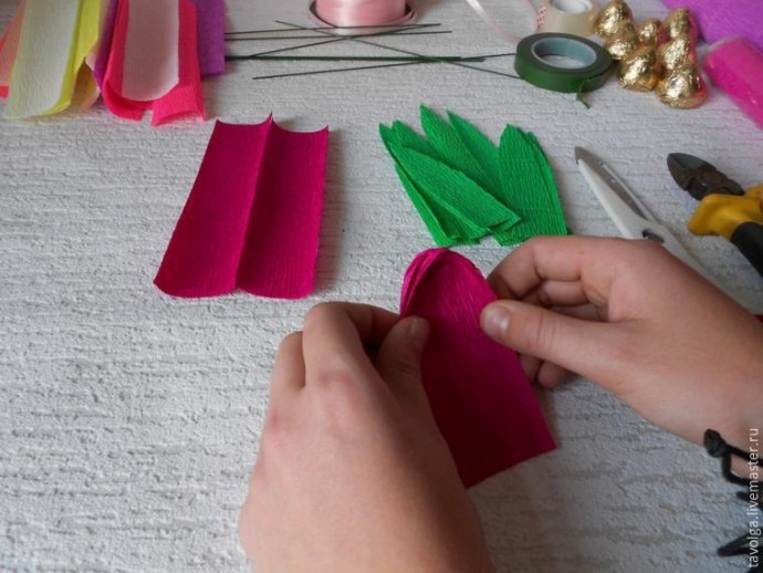 Простой и красивый способ создать милый букетик из конфет