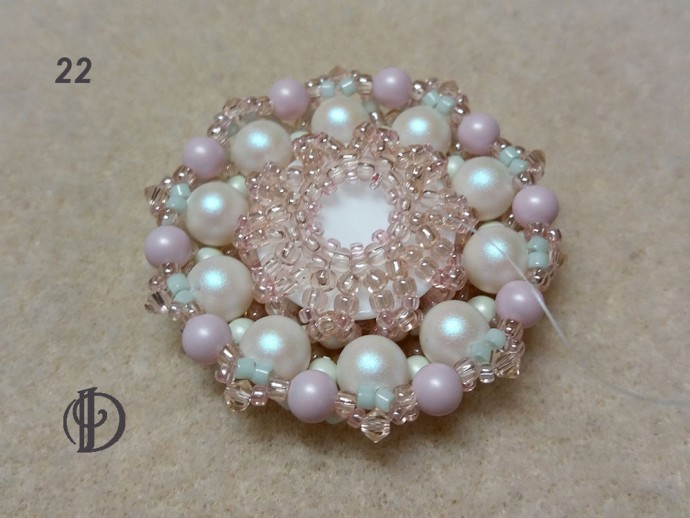 Лунная брошь с кабошоном-лунасофтом Лунная брошь с кабошоном-лунасофтом