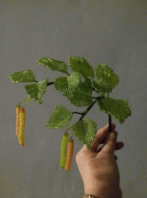 Весенняя композиция из бисера и рубки