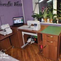Швейный стол для рукодельной комнаты