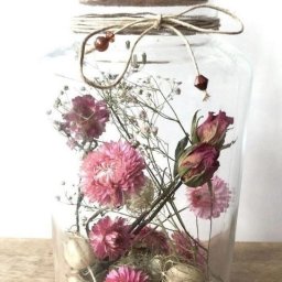 Декор с сухоцветами в баночках и декоративных бутылках