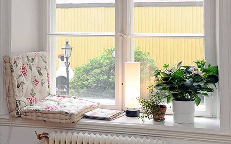 Самые разные идеи украшения зоны подоконника