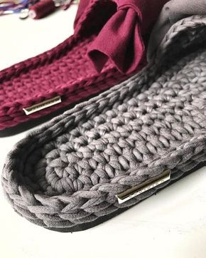 Уютные домашние тапочки из трикотажной пряжи