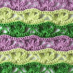 Узор вязания крючком в виде разноцветных полос