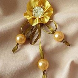 Брошь "Роза с ягодками"