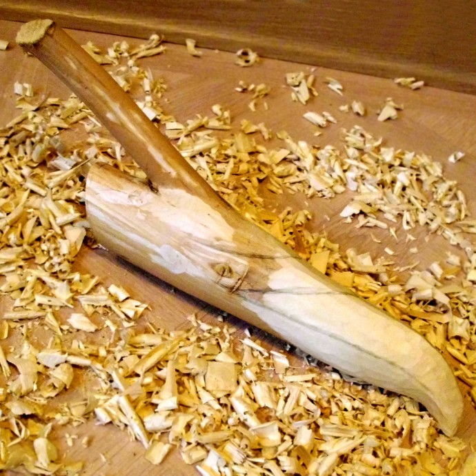 Деревянная статуэтка Деревянная статуэтка