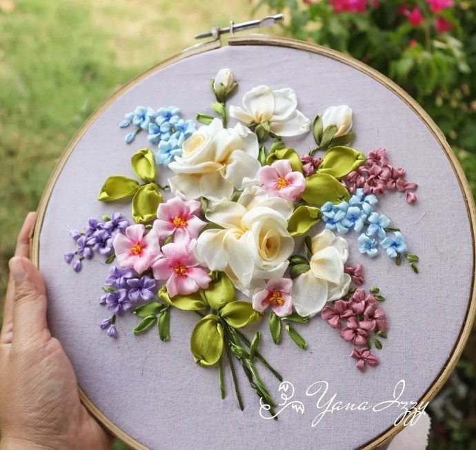 Шикарные цветы вышитые летами: идеи для вдохновения Шикарные цветы вышитые летами: идеи для вдохновения