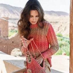 ​Джемпер с рельефными и ажурными узорами