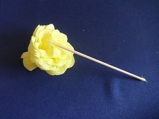 Bir çubuk üzerinde çiçekler