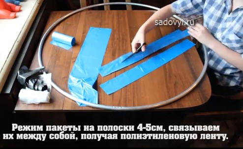 Коврик из мусорных пакетов