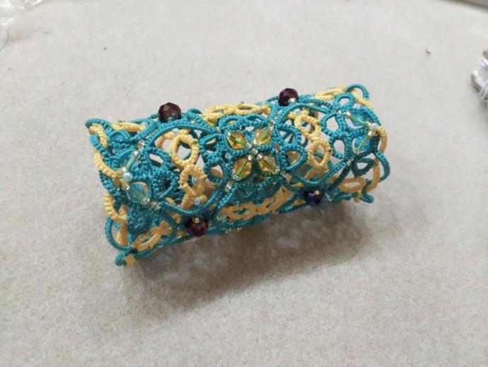 Зажим в технике фриволите