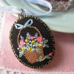 Как вышить корзинку с ирисами