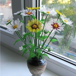 ​Простые ромашки из бисера