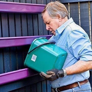 Вертикальный цветник из водосточных труб