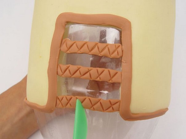 Забавный домик для хранения пакетов