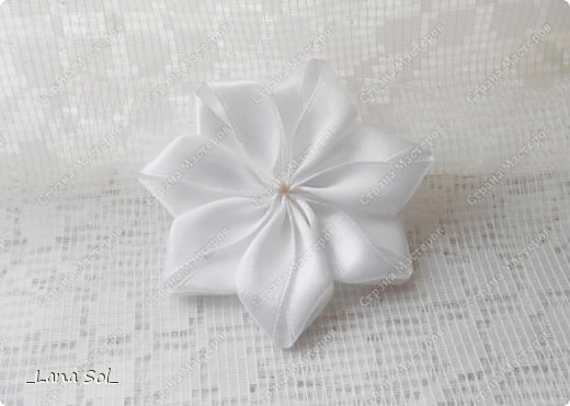 Яркий цветочный декор из лент