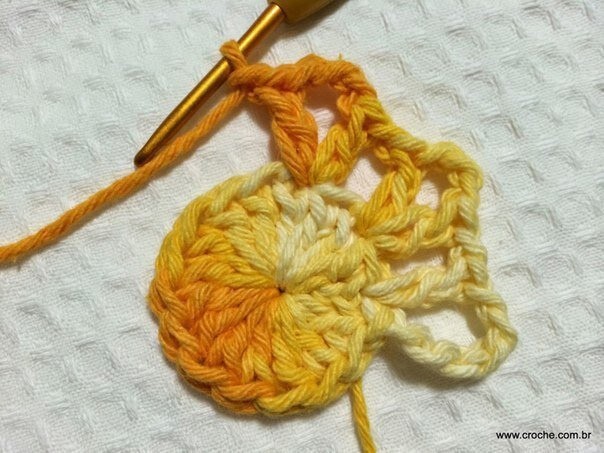 ​Вязаный прекрасный цветок