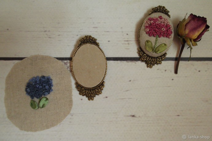 Брошь с вышивкой