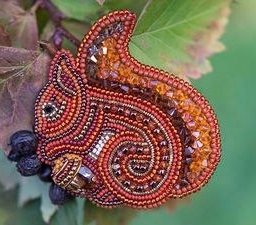 Создаем брошь "Белочка с желудем"