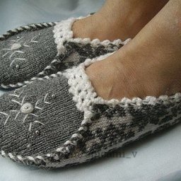 Оригинальные тапочки спицами