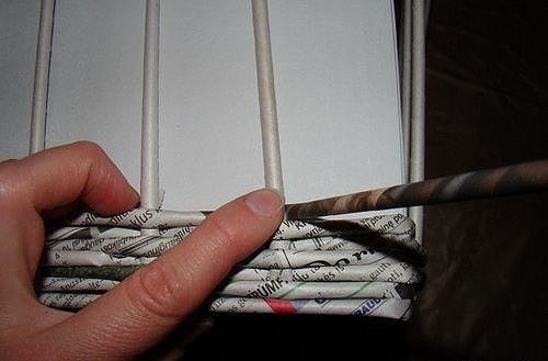 Плетём корзинку из газетных трубочек