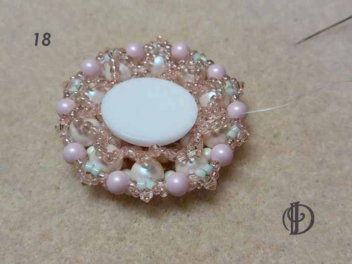 Лунная брошь с кабошоном-лунасофтом Лунная брошь с кабошоном-лунасофтом