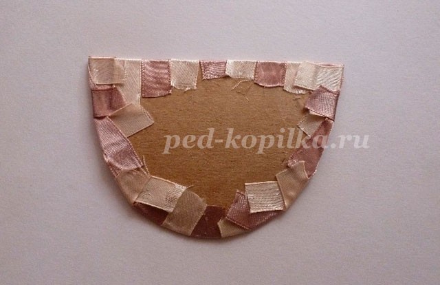 Лапоть из атласных лент