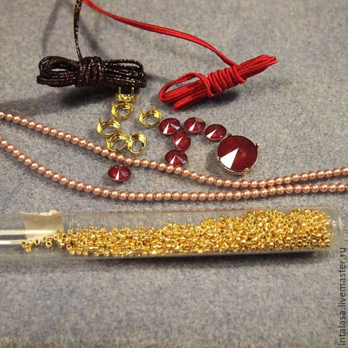 Сутажная брошь "Аленький цветочек"