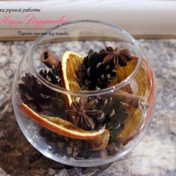 Саше в стеклянной вазе