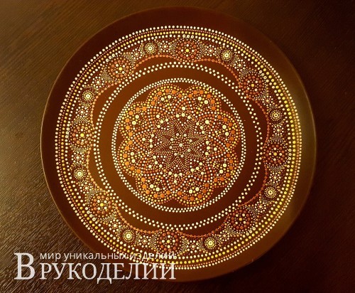 Точечная роспись тарелки