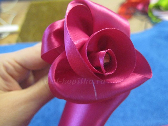 Розы из атласных лент: мастер-класс