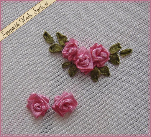 Букетик из роз, который вышит лентами