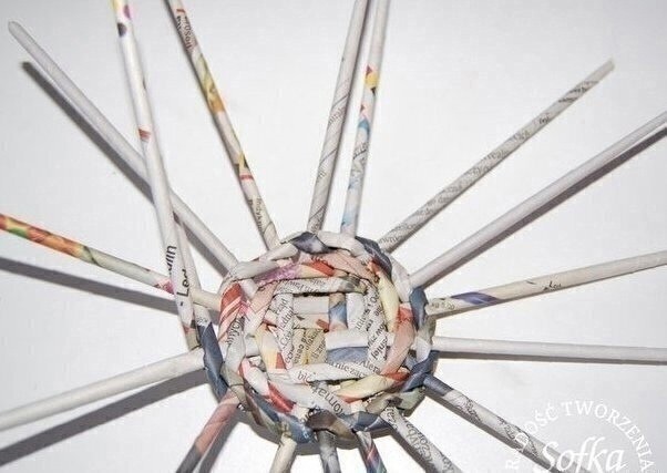 Плетение из газет: круглая корзина